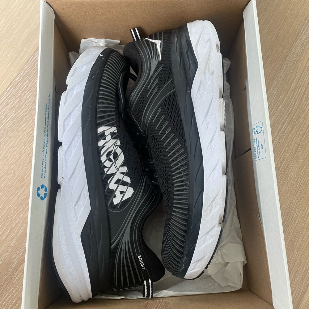 Men’s Hoka Bondi 7 shoe in a size 10.5
